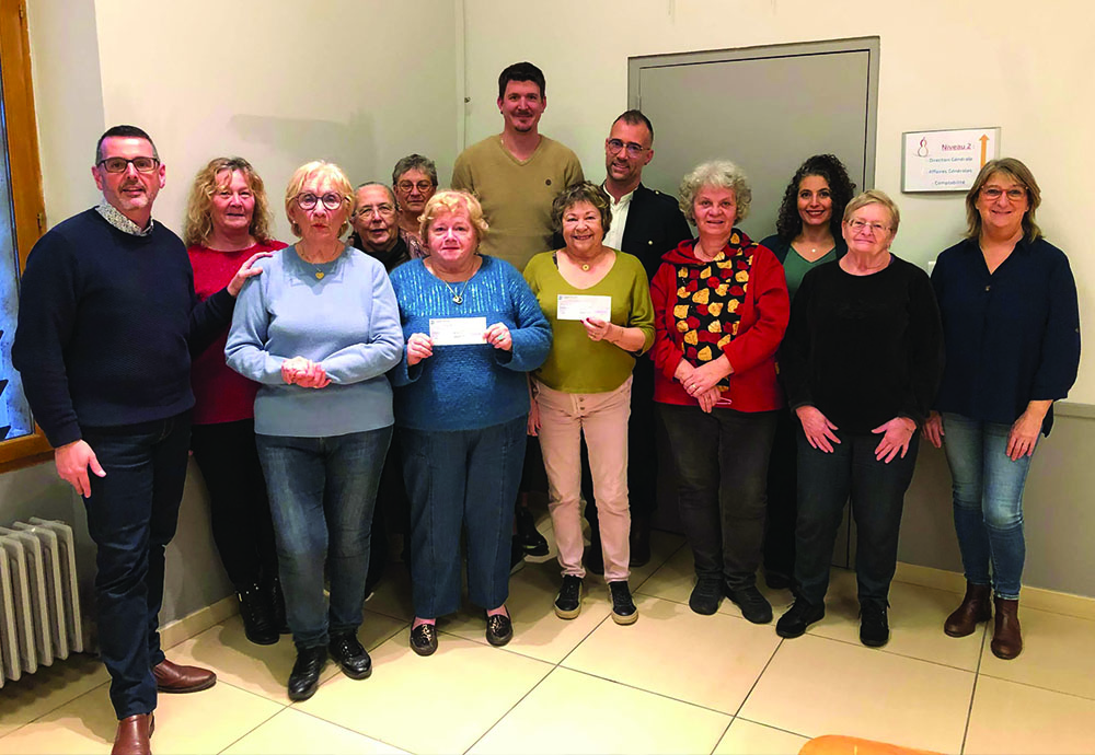 SOLIDARITÉS ET TÉLÉTHON : DES CHÈQUES REMIS EN MAIRIE